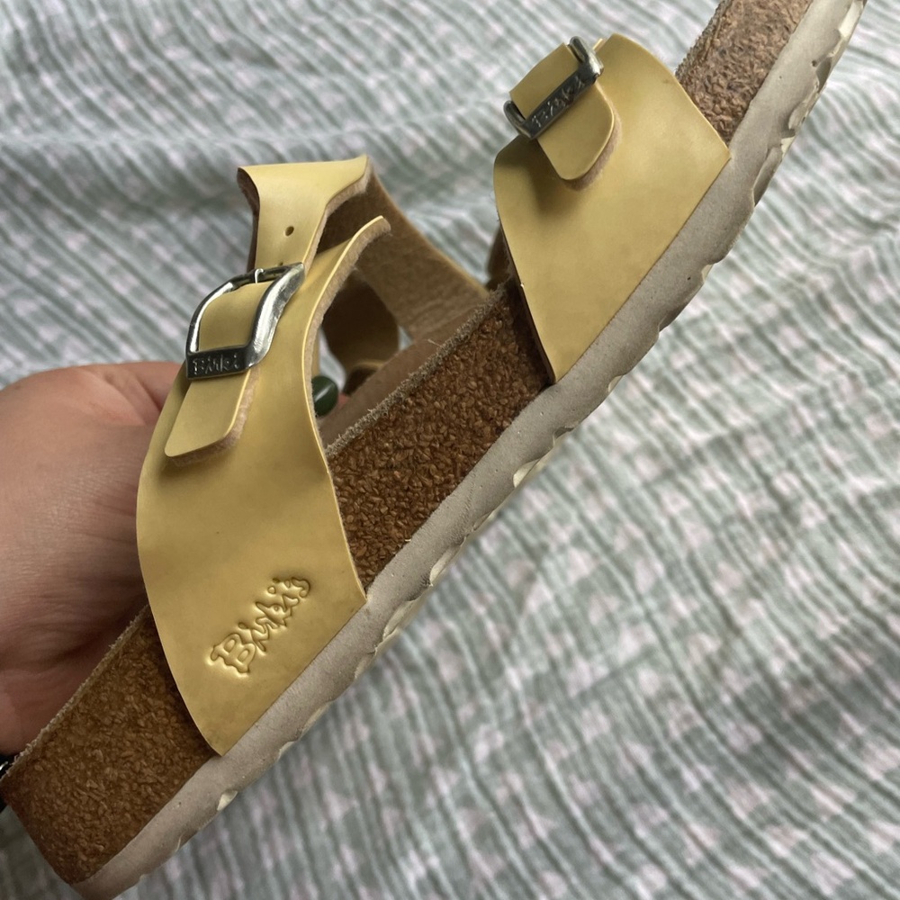 Birkies by Birkenstock Pale Yellow Slide Sandals. Size 9.5. EU Size 40 - Picture 4 of 5